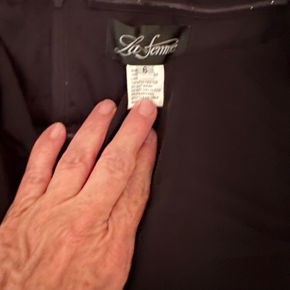 Gorgeous La Femme
Long Sleeve Off The Shoulder Evening
Gown Dress size 18 or 6 - Picture 12 of 13